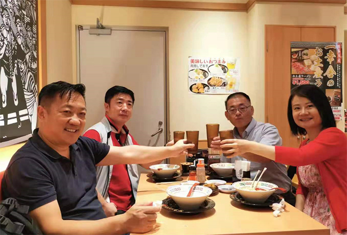 考察日本醬料工場，到九州工場與企業(yè)負責人及技術(shù)人員探討產(chǎn)品配方及工藝